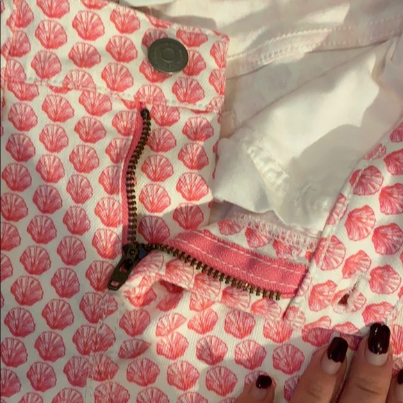 Vineyard Vines skinny jeans with pink seashells 0 - Picture 4 of 11